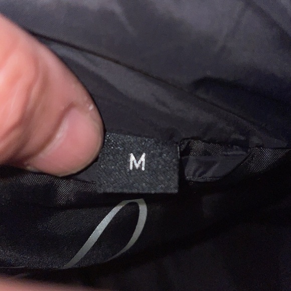 Guess Puffer Vest. Size Medium. Black. - Picture 5 of 9